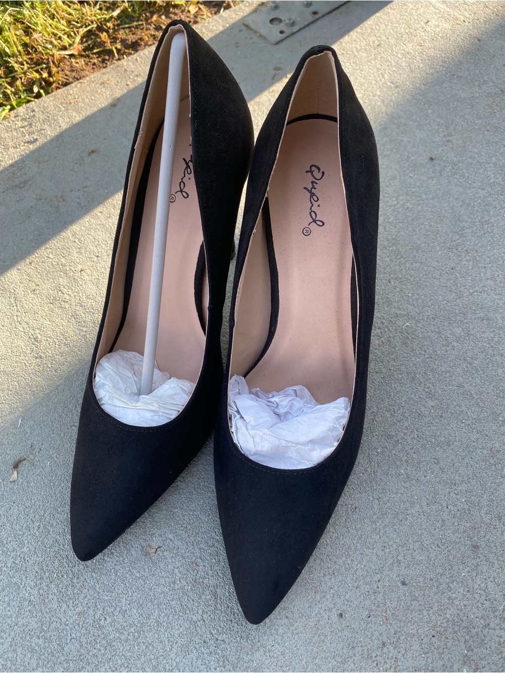 Classic Black Pointed-Toe Women's Pumps - Picture 3 of 3